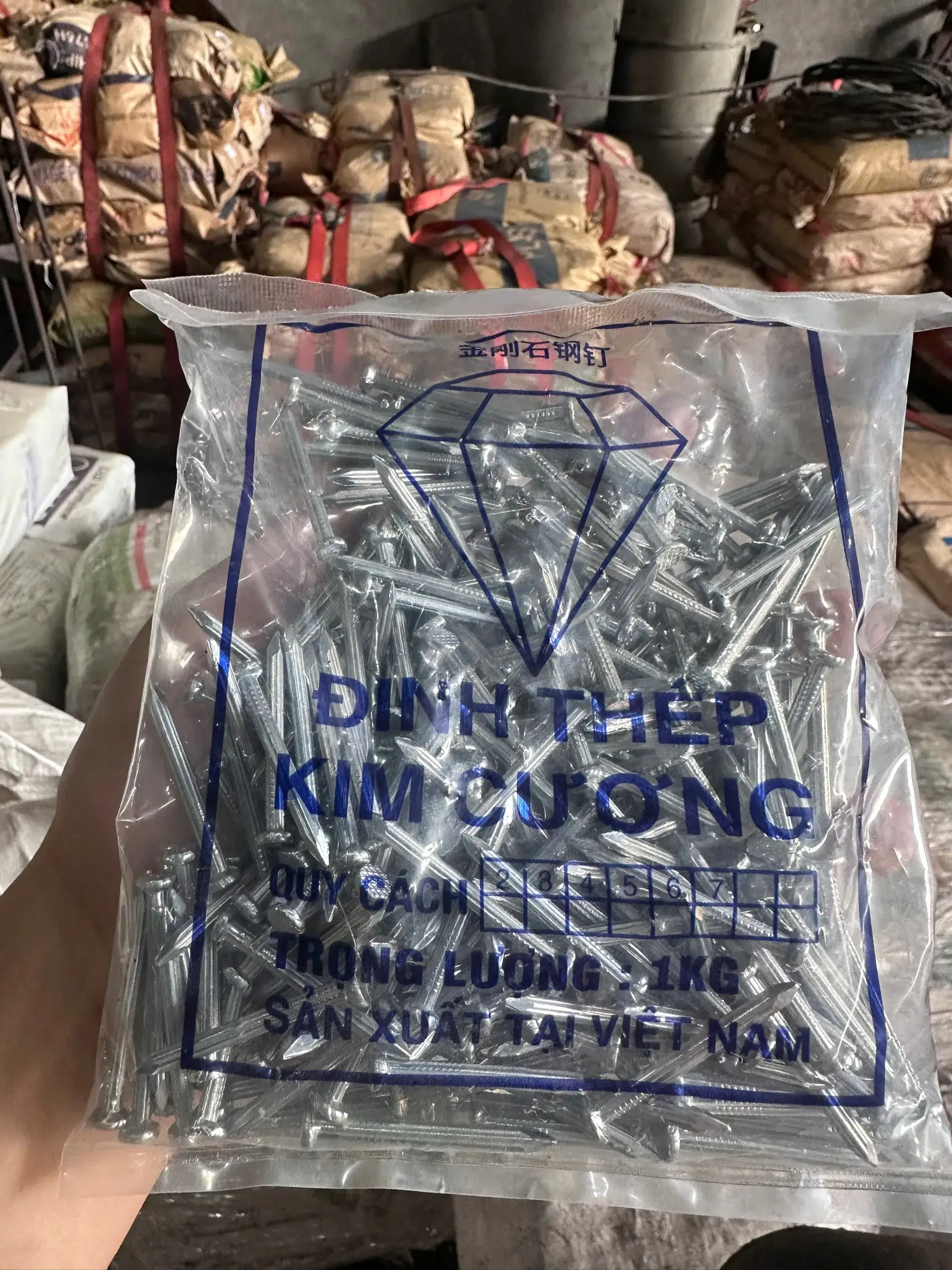 Túi đinh bê tông 4cm (4 phân) trọng lượng 1kg, bao 50kg chia sẵn túi nhỏ