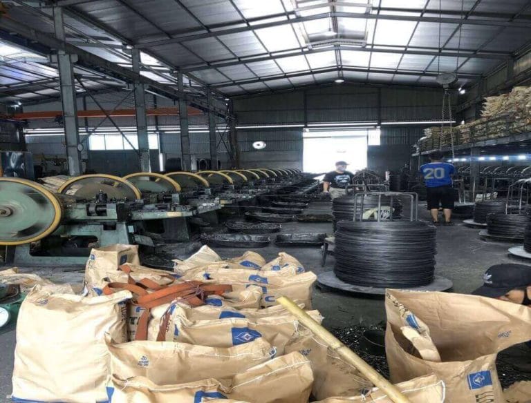 Dây chuyền sản xuất đinh bê tông giá sỉ tận xưởng quy mô lớn.